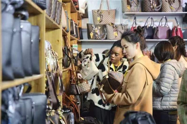 第三屆湖南永州·藍山國際皮具箱包博覽會開幕